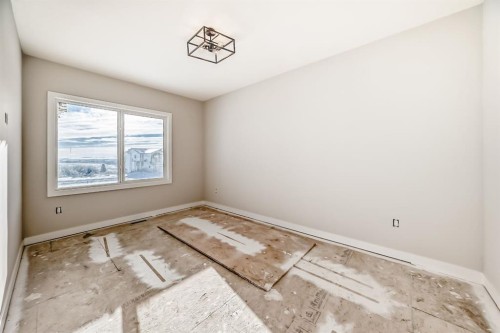 512 Heritage Boulevard, Cochrane, AB - Indoor Photo Showing Other Room