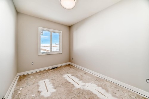 512 Heritage Boulevard, Cochrane, AB - Indoor Photo Showing Other Room