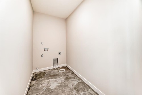 512 Heritage Boulevard, Cochrane, AB - Indoor Photo Showing Other Room