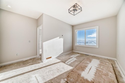 512 Heritage Boulevard, Cochrane, AB - Indoor Photo Showing Other Room