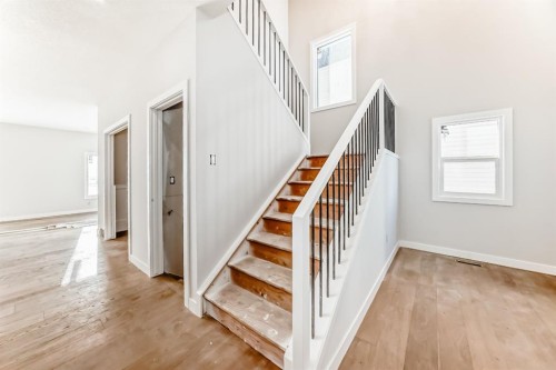 512 Heritage Boulevard, Cochrane, AB - Indoor Photo Showing Other Room