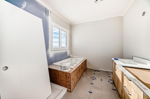 524 Heritage Boulevard, Cochrane, AB - Indoor Photo Showing Other Room