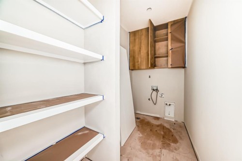 524 Heritage Boulevard, Cochrane, AB - Indoor Photo Showing Other Room