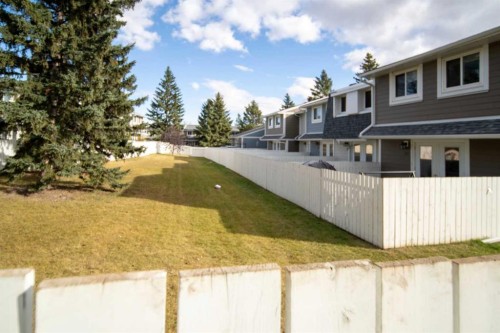212 Georgian Villas Ne, Calgary, AB - Outdoor