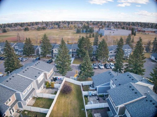 212 Georgian Villas Ne, Calgary, AB - Outdoor With View
