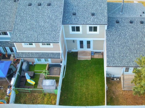 212 Georgian Villas Ne, Calgary, AB - Outdoor