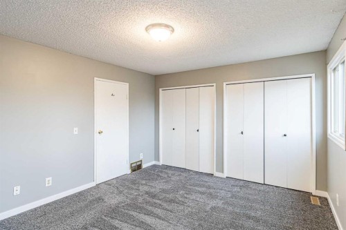 212 Georgian Villas Ne, Calgary, AB - Indoor Photo Showing Other Room