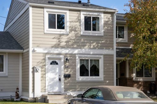 212 Georgian Villas Ne, Calgary, AB - Outdoor With Facade