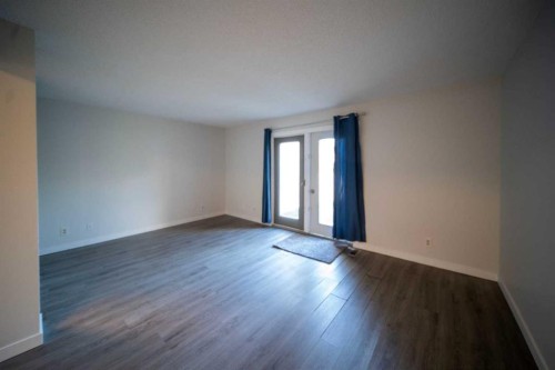 212 Georgian Villas Ne, Calgary, AB - Indoor Photo Showing Other Room