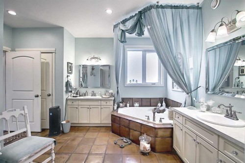 255046 Township Road 250, Rural Wheatland County, AB - Indoor Photo Showing Bathroom