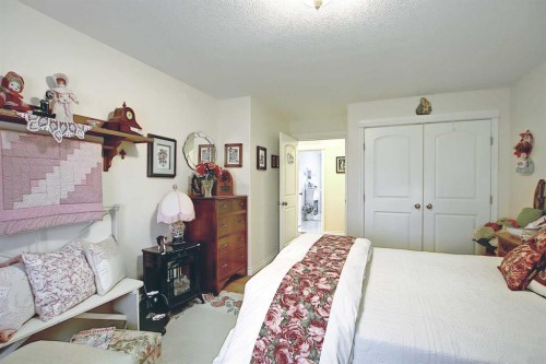 255046 Township Road 250, Rural Wheatland County, AB - Indoor Photo Showing Bedroom