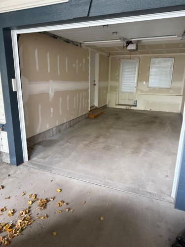 136 New Brighton Point Se, Calgary, AB - Indoor Photo Showing Garage