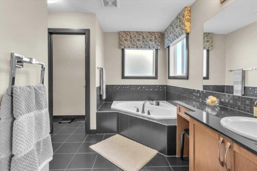 58 Valley Pointe Way Nw, Calgary, AB - Indoor Photo Showing Bathroom