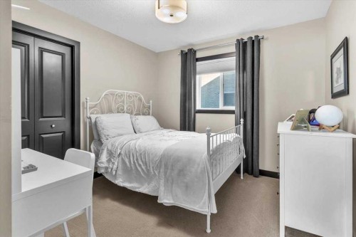 58 Valley Pointe Way Nw, Calgary, AB - Indoor Photo Showing Bedroom