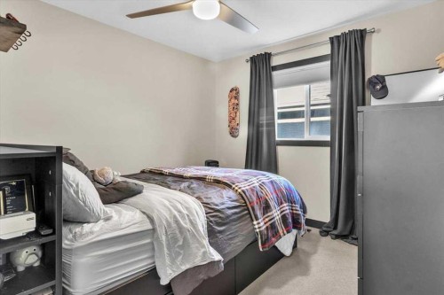 58 Valley Pointe Way Nw, Calgary, AB - Indoor Photo Showing Bedroom