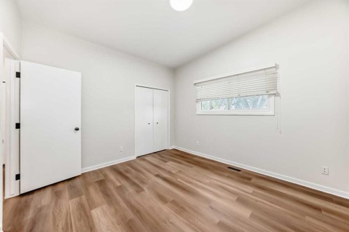 6525 58 Street Nw, Calgary, AB - Indoor Photo Showing Other Room