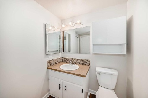 6525 58 Street Nw, Calgary, AB - Indoor Photo Showing Bathroom