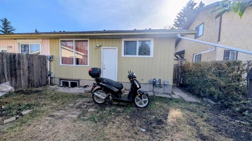 430 Pinehill Road Ne, Calgary, AB - Outdoor