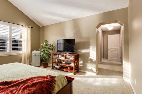 11756 Valley Ridge Boulevard Nw, Calgary, AB - Indoor Photo Showing Bedroom