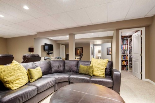 11756 Valley Ridge Boulevard Nw, Calgary, AB - Indoor Photo Showing Living Room