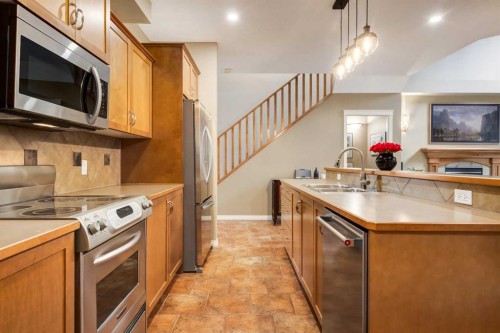 11756 Valley Ridge Boulevard Nw, Calgary, AB - Indoor Photo Showing Kitchen
