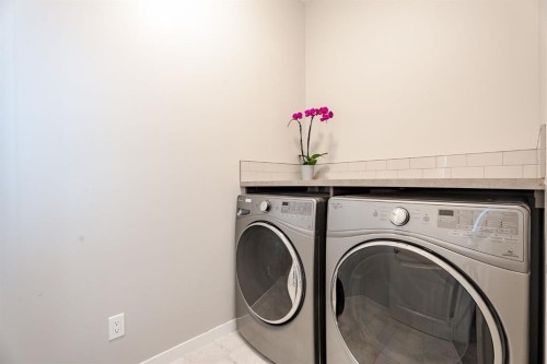 55 Legacy Woods Bay Se, Calgary, AB - Indoor Photo Showing Laundry Room