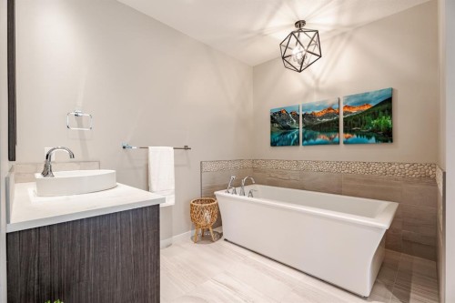 55 Legacy Woods Bay Se, Calgary, AB - Indoor Photo Showing Bathroom