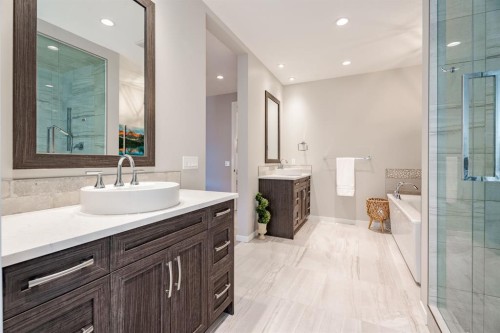 55 Legacy Woods Bay Se, Calgary, AB - Indoor Photo Showing Bathroom