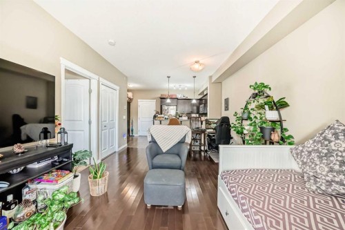 4404-31 Country Village Manor Ne, Calgary, AB - Indoor Photo Showing Living Room