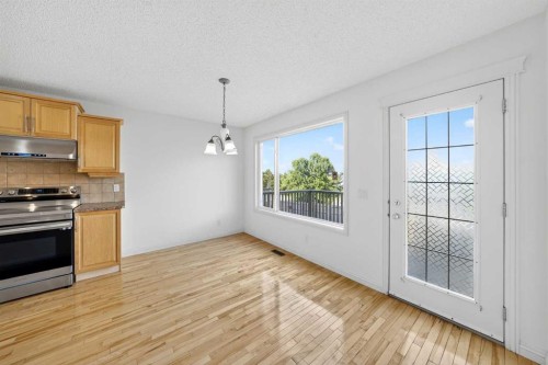 320 Everbrook Way Sw, Calgary, AB - Indoor Photo Showing Kitchen