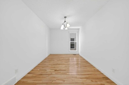 320 Everbrook Way Sw, Calgary, AB - Indoor Photo Showing Other Room