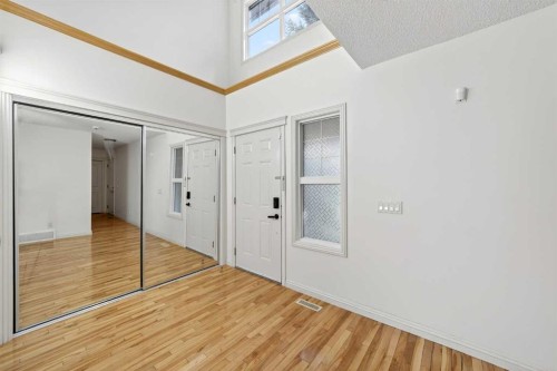 320 Everbrook Way Sw, Calgary, AB - Indoor Photo Showing Other Room