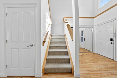 320 Everbrook Way Sw, Calgary, AB - Indoor Photo Showing Other Room