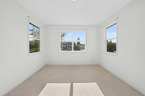 320 Everbrook Way Sw, Calgary, AB - Indoor Photo Showing Other Room