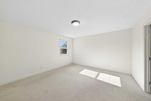 320 Everbrook Way Sw, Calgary, AB - Indoor Photo Showing Other Room