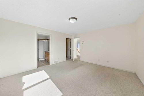 320 Everbrook Way Sw, Calgary, AB - Indoor Photo Showing Other Room
