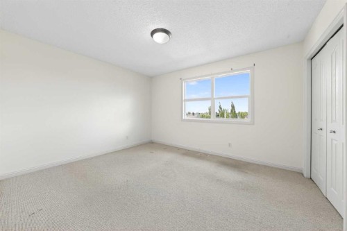 320 Everbrook Way Sw, Calgary, AB - Indoor Photo Showing Other Room