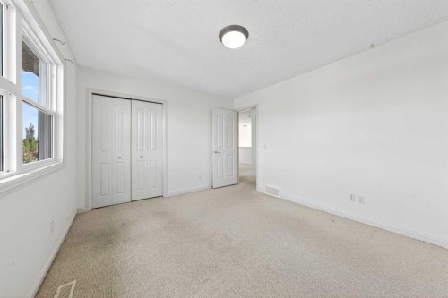 320 Everbrook Way Sw, Calgary, AB - Indoor Photo Showing Other Room
