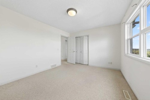 320 Everbrook Way Sw, Calgary, AB - Indoor Photo Showing Other Room