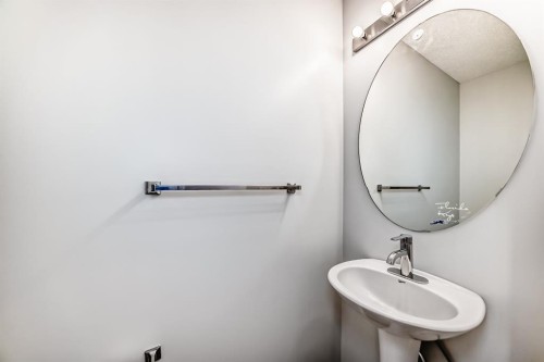 104 Country Village Lane Ne, Calgary, AB - Indoor Photo Showing Bathroom
