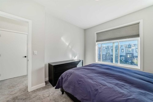 158 Les Jardins Park Se, Calgary, AB - Indoor Photo Showing Bedroom