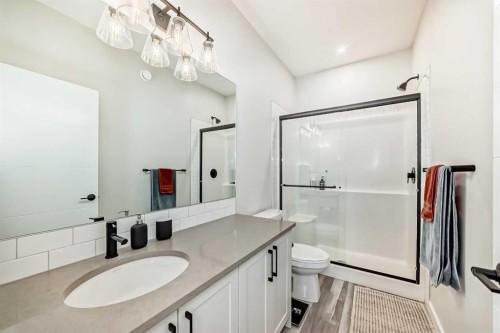 158 Les Jardins Park Se, Calgary, AB - Indoor Photo Showing Bathroom