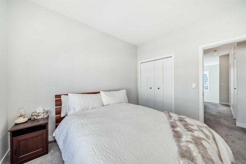 158 Les Jardins Park Se, Calgary, AB - Indoor Photo Showing Bedroom