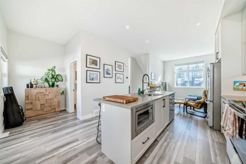 158 Les Jardins Park Se, Calgary, AB - Indoor Photo Showing Kitchen