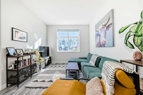 158 Les Jardins Park Se, Calgary, AB - Indoor Photo Showing Other Room