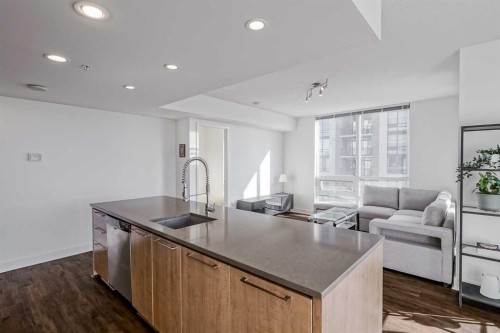 706-1118 12 Avenue Sw, Calgary, AB - Indoor Photo Showing Kitchen