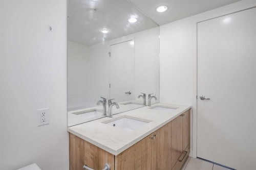 706-1118 12 Avenue Sw, Calgary, AB - Indoor Photo Showing Bathroom