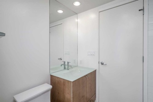 706-1118 12 Avenue Sw, Calgary, AB - Indoor Photo Showing Bathroom