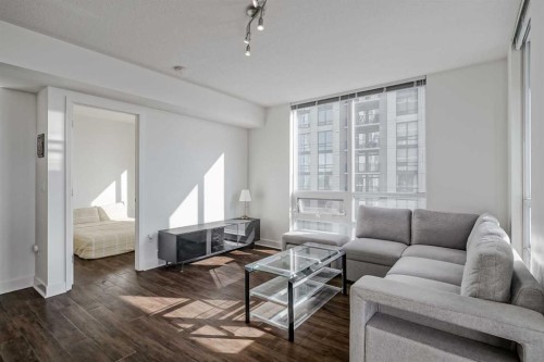 706-1118 12 Avenue Sw, Calgary, AB - Indoor Photo Showing Living Room