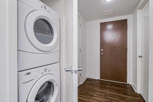 706-1118 12 Avenue Sw, Calgary, AB - Indoor Photo Showing Laundry Room